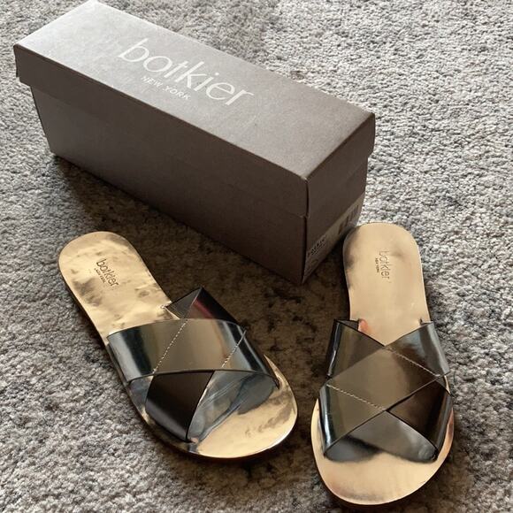 NIB Botkier Women's Leather Silver Slides Sandals Sz 6.5 - Picture 1 of 10